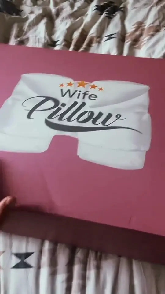 Creator video, Missy: A stomach sleeper unboxes it